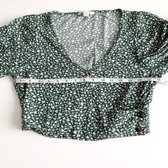 ✨2 for 15$✨American Eagle Crop Top In Green and White Floral - Picture 11 of 12